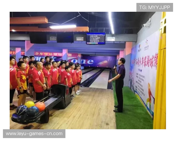 保龄球少年破满分纪录，引来大量媒体关注